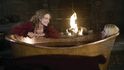 Zlá čarodějka Michelle Pfeiffer sbírá hvězdy v Gaimanově pohádce Hvězdný prach.