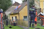 Na Plzeňsku se těžce zranila parašutistka po pádu na střechu domu.