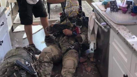 Voják netrefil linku ani žání jiné zařízení a skončil na podlaze.