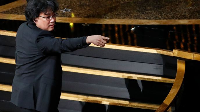 Cenu americké filmové akademie Oscar pro nejlepšího režiséra získal Jihokorejec Pong Čun-ho, který natočil sociální satiru Parazit.