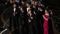 Jihokorejský snímek Parazit posbíral na Oscarech nejvíce ocenění. Dostal ceny za nejlepší film, pro režiséra, zahraniční film a původní scénář
