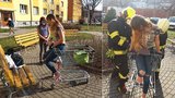 Dívka se v Pardubicích zasekla v nákupním košíku: Vyprostit ji museli hasiči