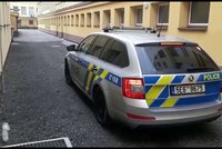 Mladík s covidem (22) v Jihlavě kradl a napadl ostrahu: Hrozí mu 10 let