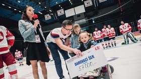 Pardubičtí policisté vyhráli zápas v hokeji a ještě pro malou Sofinku vybrali 77 tisíc korun.