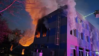 Požár v Pardubicích prověřuje policie pro podezření na teroristický útok. Metnar svolal krizový štáb Požár v Pardubicích prověřuje policie pro podezření na teroristický útok. Metnar svolal krizový štáb