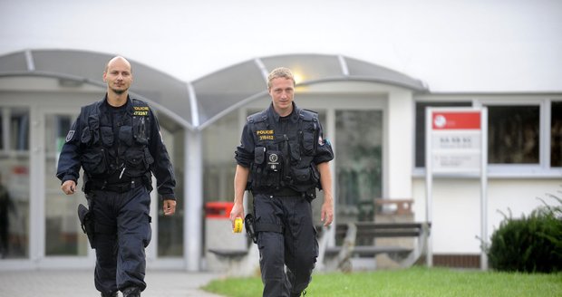 Všechny ve škole postřílím, napsal spolužačce: Kvůli žertu skončil na policii. (ilustrační foto)