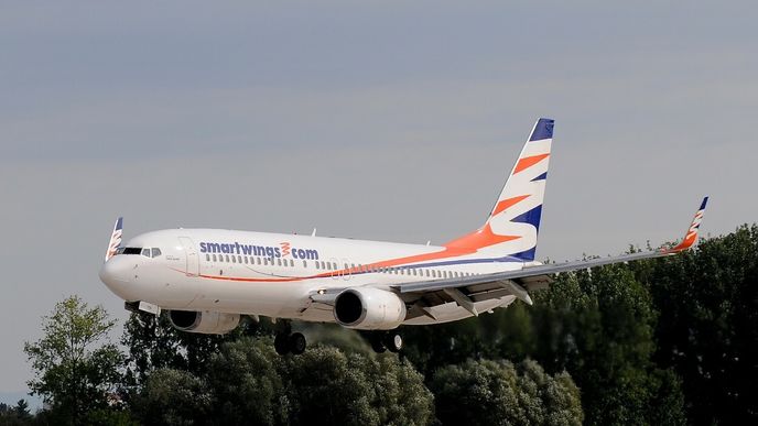 Letadlo společnosti Smartwings přistává na pardubickém letišti