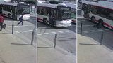 Otřesné video z Pardubic: Školák vběhl pod trolejbus, ten ho přejel! Ukažte to doma dětem, nabádá maminka chlapce