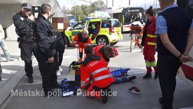 Školák vběhl v Pardubicích pod trolejbus: Video ukažte dětem doma, nabádá maminka chlapce