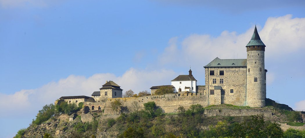 Pozdně gotický hrad slavného rodu Pernštejnů na Kunětiické hoře