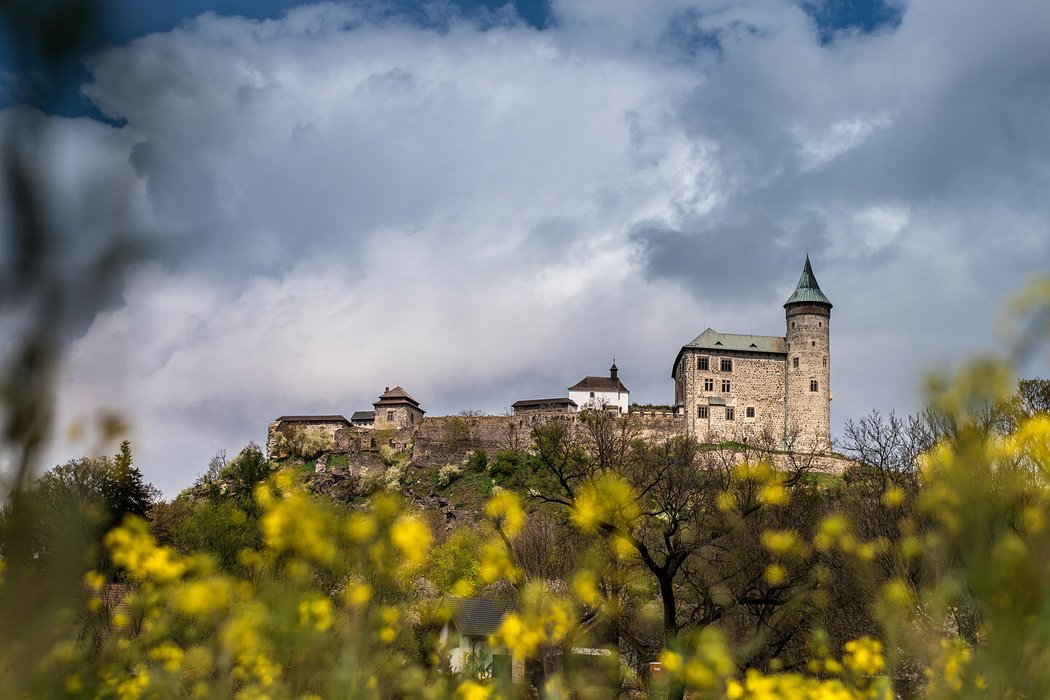 Pozdně gotický hrad slavného rodu Pernštejnů na Kunětiické hoře