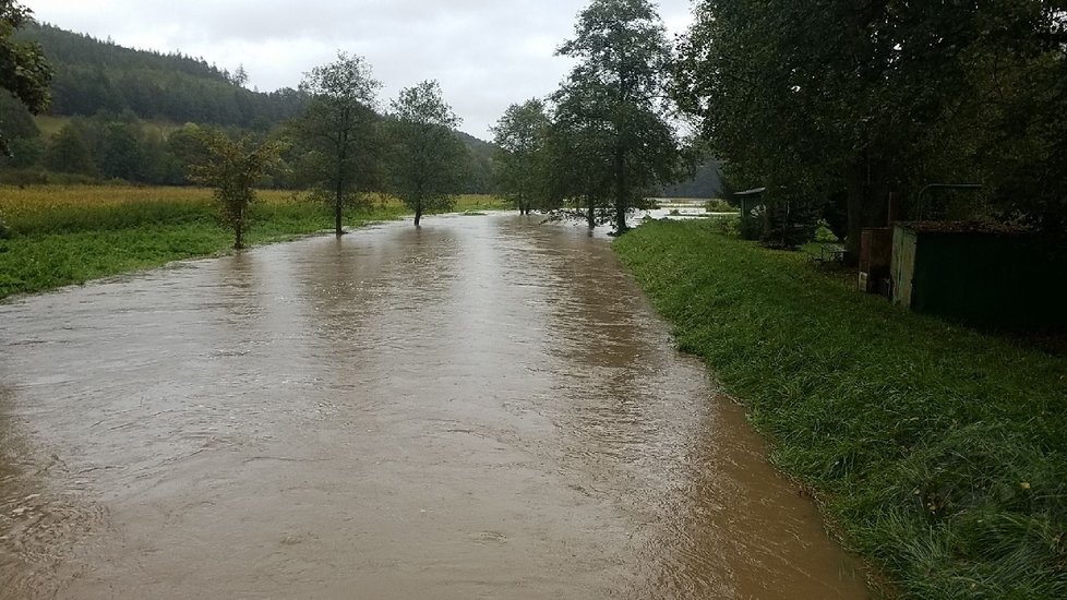 Hasiči Pardubického kraje zasahovali u událostí způsobených povodněmi (14. 10. 2020).