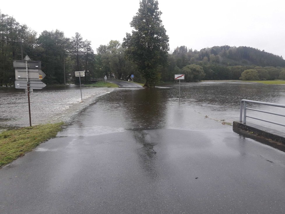 Hasiči Pardubického kraje zasahovali u událostí způsobených povodněmi (14. 10. 2020).