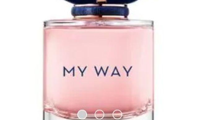 Parfémovaná voda s vůní bergamotu, pomerančového květu, tuberózy, jasmínu, cedrového dřeva a vanilky My Way EdP, Giorgio Armani, marionnaud.cz, 2124 Kč/50 ml Parfémovaná voda s vůní bergamotu, pomerančového květu, tuberózy, jasmínu, cedrového dřeva a vanilky My Way EdP, Giorgio Armani, marionnaud.cz, 2124 Kč/50 ml