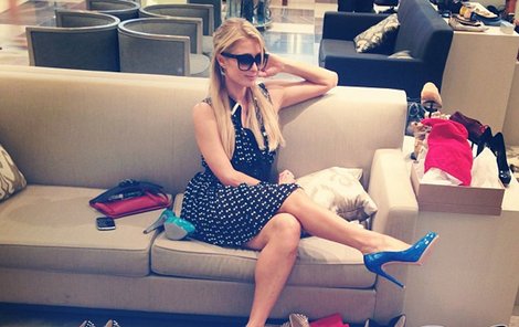 Nešťastná Paris Hilton má velikost nohy číslo 42.