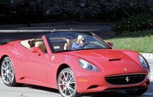 Paris Hilton má nové ferrari: Autíčko za 5,5 milionu!