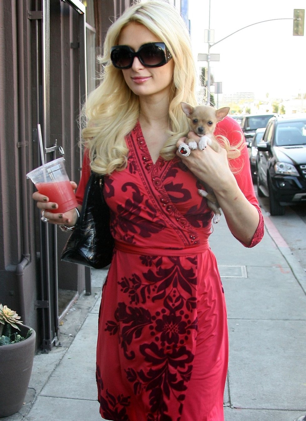 Paris Hilton si také dopřává smoothie z červené řepy.