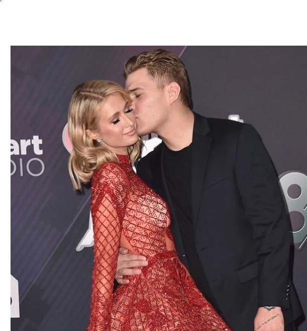 Paris Hilton a její snoubenec Chris Zylka