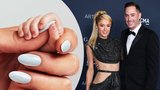 Novopečená máma Paris Hiltonová o miminku: Jméno má z mapy! A první fotka