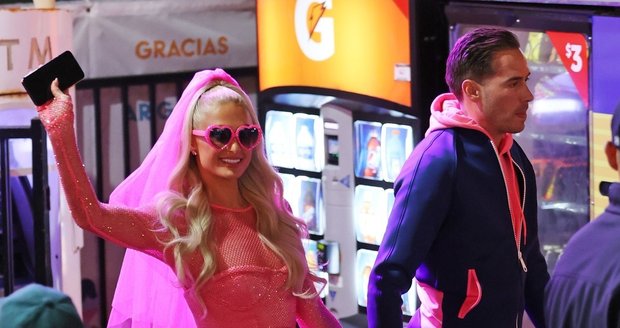 Růžovoučká Paris Hilton ve svém Paris Worldu