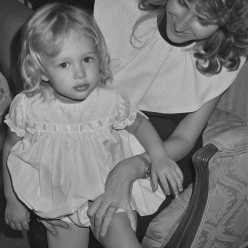 Malá Paris Hilton s maminkou na fotce pořízené Andym Warholem.
