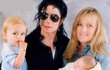 Taková nenormální rodinka. Michael, Debbie, Prince a Paris.