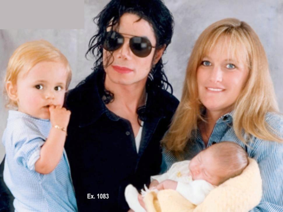 Taková nenormální rodinka. Michael, Debbie, Prince a Paris.