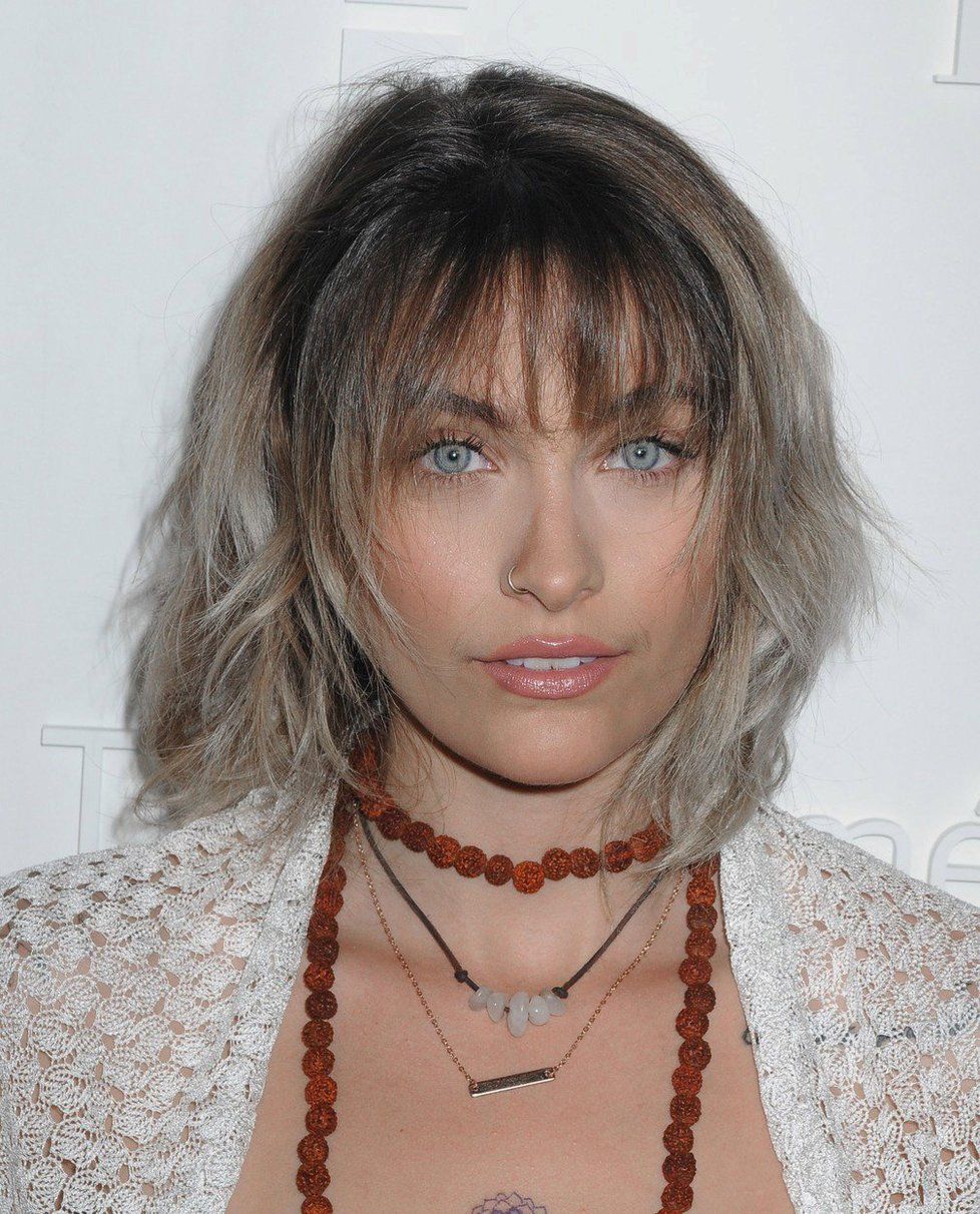 Paris Jackson v současnosti nosí bronde, ale ve studených tónech, která zvýrazňují její oči.