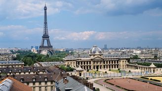 Eiffelovka, největší atrakce Paříže, bude kvůli hrozbě terorismu obklopena skleněnou zdí