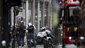 Drama v Paříži: Ozbrojený muž tam zadržel tři rukojmí.
