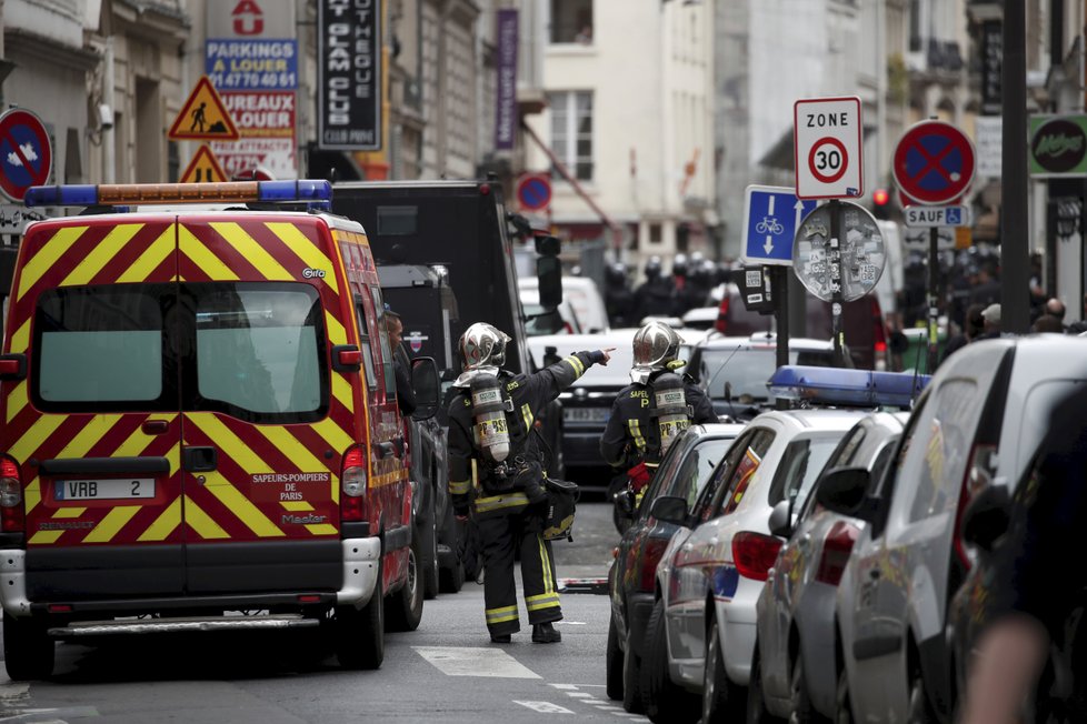 Drama v Paříži: Ozbrojený muž tam zadržel tři rukojmí.