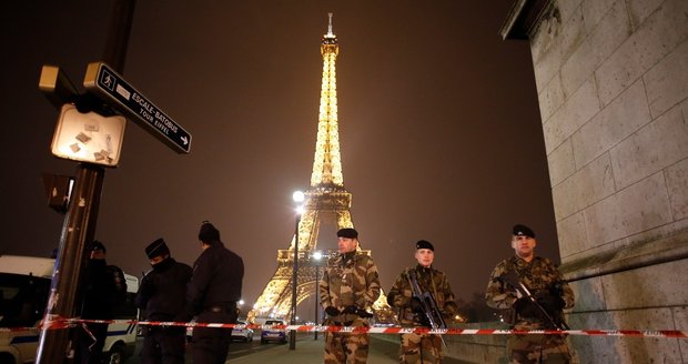 V Paříži evakuovali Eiffelovku! Kvůli obavám z terorismu