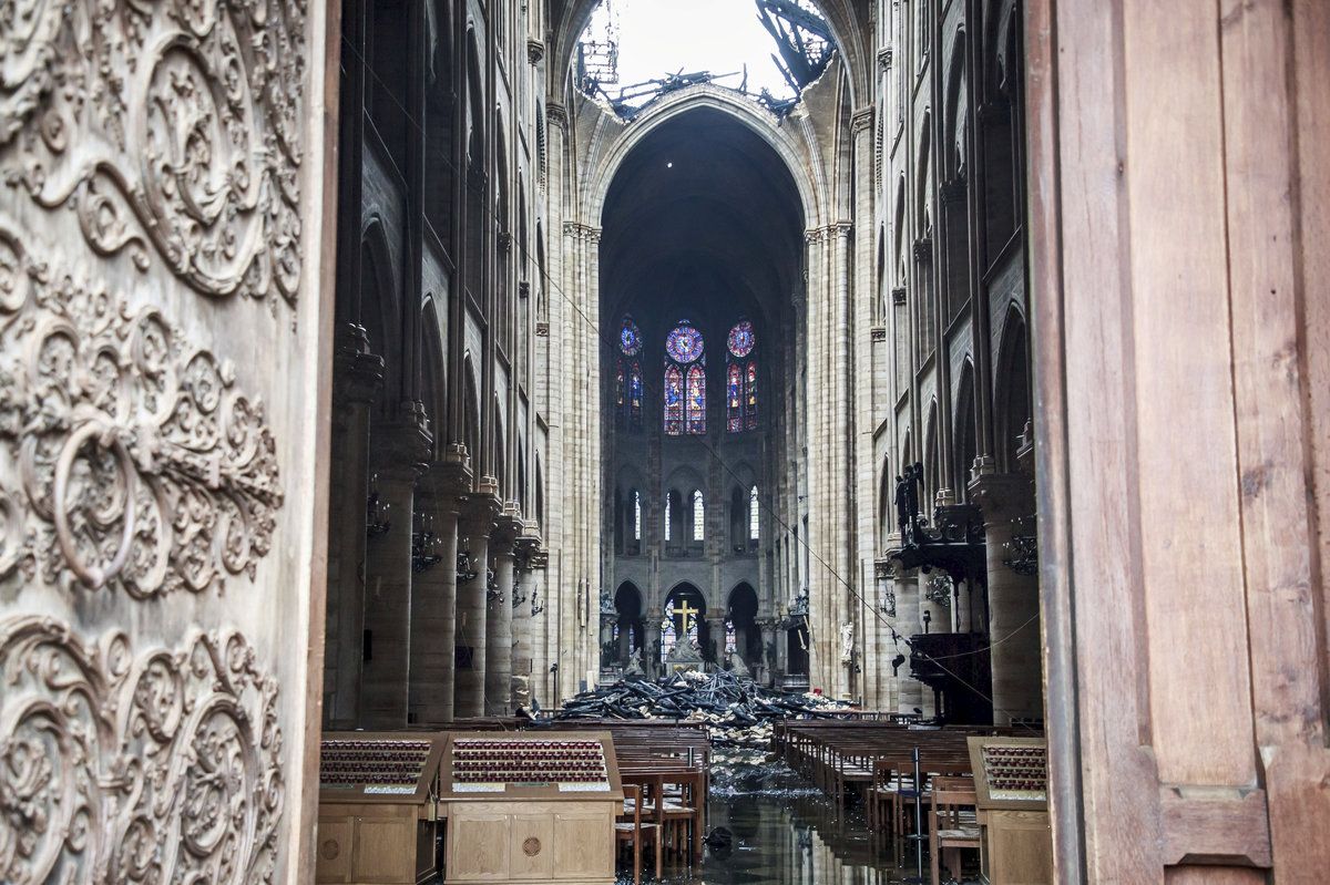 Fotografie ukazují reálný rozsah následků ničivého požáru v Notre-Dame