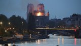 ŽIVĚ: Obří požár ničil katedrálu Notre-Dame v Paříži. Sledujte boj o záchranu