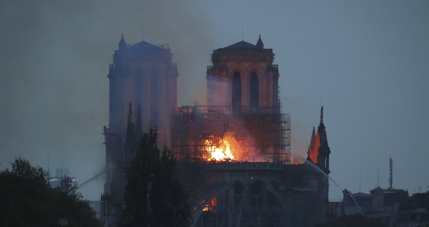 Měsíc od zkázy Notre-Dame vystřídali hasiče archeologové. „Nic nejde do koše,“ hlásí