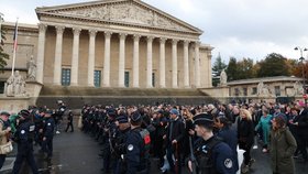 Pochod proti antisemitismu  před budovou Národního shromáždění v Paříži (12.11.2023)