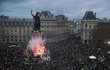 Paříž zachvátily protesty žlutých vest (8.12.2018)
