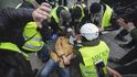 Paříž zachvátily protesty žlutých vest (8.12.2018)