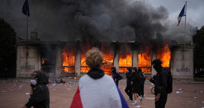 Protesty v Paříži (18. 10. 2026)
