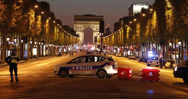V Paříži prý zabíjel 39letý Francouz: Policie dělá razie a hledá komplice