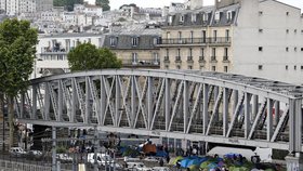 Policie v Paříži zasáhla proti tábořišti imigrantů.