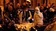 Vyšetřování útoku nožem v jedné z nejrušnějších pařížských ulic převzala protiteroristická jednotka.
