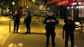Mladík ubodal v Paříži člověka, další zranil. K útoku se přihlásil Islámský stát
