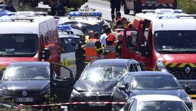 Policie zadržela údajného pachatele na dálnici A16, kudy se snažil uniknout na sever směrem k Belgii.