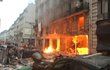 Centrem Paříže otřásl výbuch, explodovala místní pekárna. Na místě jsou zranění