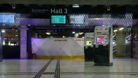 Na pařížském nádraží Gare de Lyon útočník pobodal tři lidi.