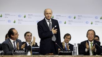 Magické dva stupně: V Paříži konečně přijali klimatickou dohodu
