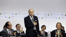 V Paříži se na konferenci OSN opožďuje přijetí klimatické dohody.