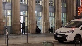 Pařížská policie vyklidila nádraží, pátrala po podezřelých.