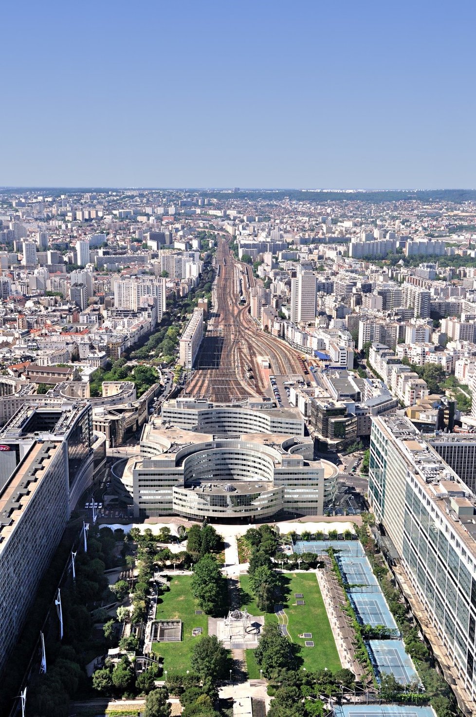 Výhled z Tour Montparnasse, který vyrostl na místě původního nádraží